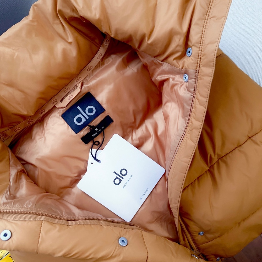 ALO Gold Rush Hooded Sleeveless Puffer Vest In Toffee NWT Size M - Picture 12 of 12